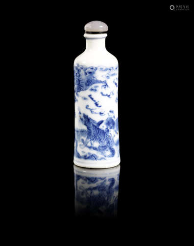 A blue and white cylindrical snuff bottle.  19th century