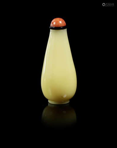 A yellow Beijing glass bottle.  19th century