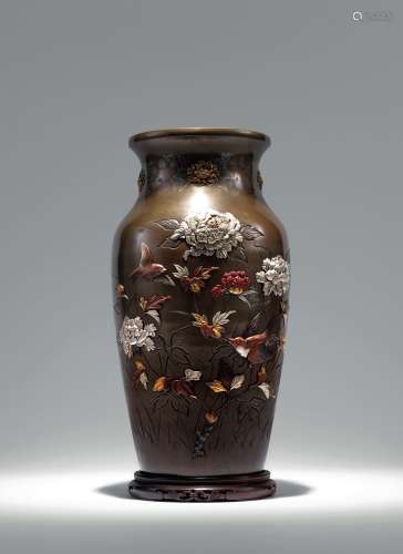 花鸟纹铜制象嵌花瓶