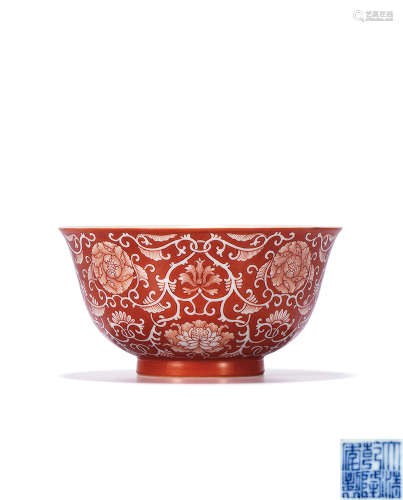清乾隆 珊瑚红釉留白缠枝花卉纹碗