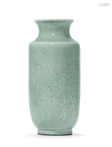 清中期 冬青釉模印花鸟纹灯笼瓶
