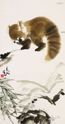 王为政(b.1944) 小熊猫 立轴 设色纸本