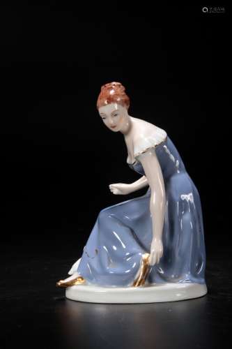 Royal Dux 少女与鸽子瓷雕 捷克