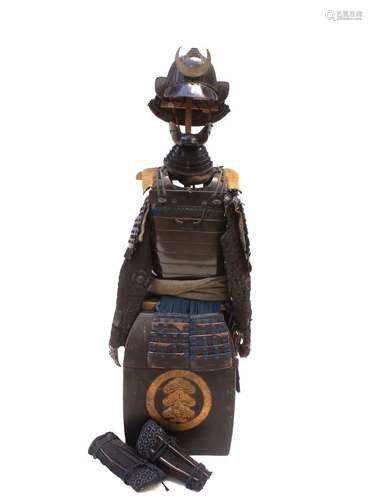 Japanese Samurai Armor Suite with Famille Crest