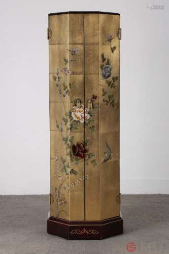 027：大正·精美木胎漆器满金漆精绘花鸟纹六层八角多宝柜