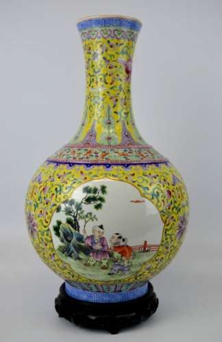 Good Chinese Enameled Porcelain Vase