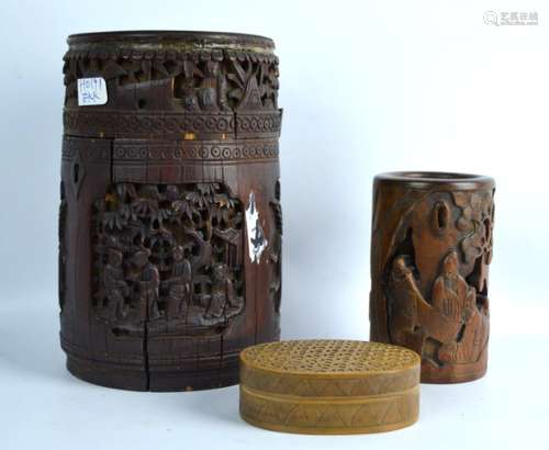 3 pieces - Chinese Carved Bamboo and Huangyangmu,3 pieces - Chinese
Carved Bamboo and Huangyangmu