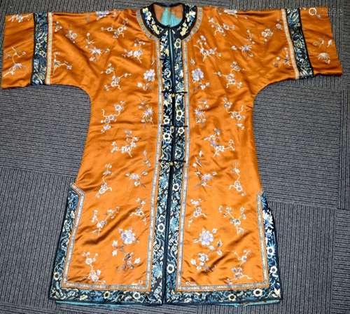 Chinese Qing Dynasty Embroidered Silk Coat