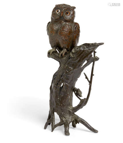 A bronze model of an owl By the Seiya workshop, Meiji era (1868-1912)