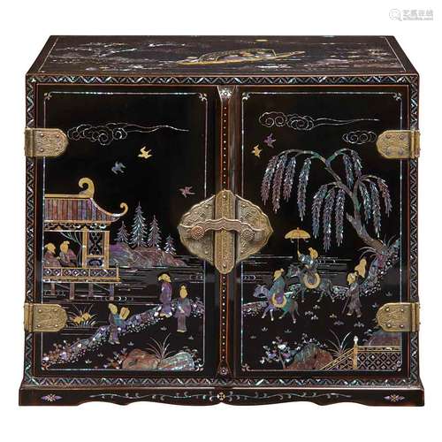 Japanese Mother-of-Pearl Inlaid Black Lacquer Jewelry Box Late Meiji Period