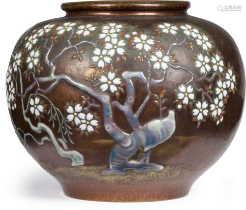An enamelled copper vase By the Ando workshop, Meiji (1868-1912) or Taisho (1912-1926) era, early 20th century