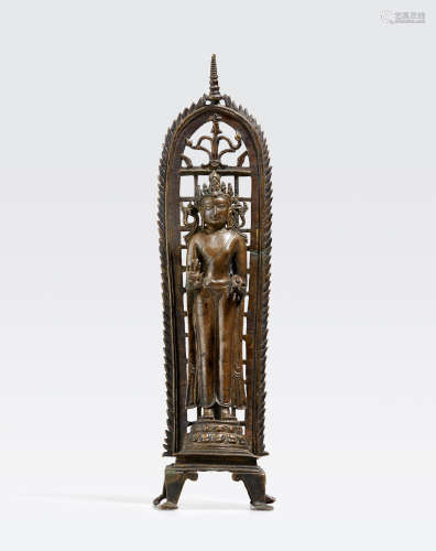 缅甸 蒲甘时期 约十二世纪 戴冠铜佛像