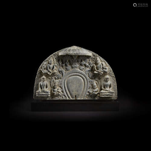 印度东北部 帕拉时期 十一/十二世纪 黑石佛光碑