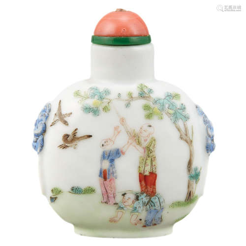 Chinese Famille Rose Glazed Porcelain Snuff Bottle Qing Dynasty