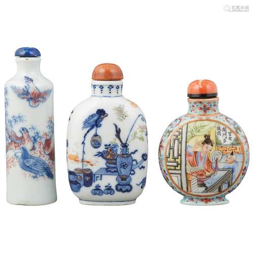 Chinese Famille Rose Glazed Porcelain Snuff Bottle