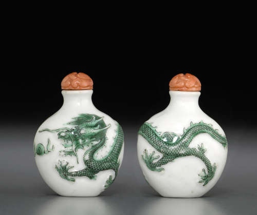 1821-1850年 清道光 御制模印绿彩游龙戏珠图鼻烟壶