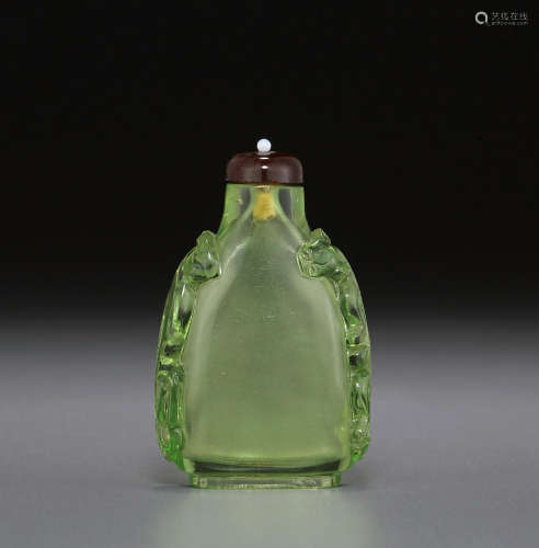 1750-1820年作 透明淡绿料雕螭龙耳鼻烟壶