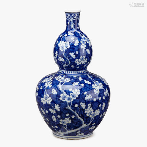 A large Chinese blue and white porcelain double-gourd vase, late qing dynasty