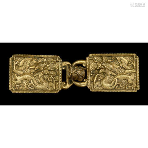 A Chinese gilt-bronze 'dragon' belt buckle, qing dynasty