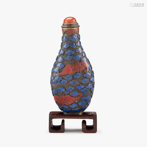 A Chinese blue and red enameled cloisonné snuff bottle, 19th century