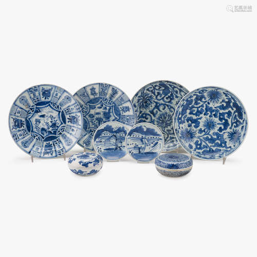 A group of eight Chinese blue and white shipwreck export porcelain wares, kangxi period