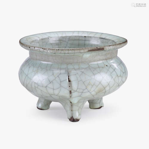 A Chinese Ge-type porcelain tripod censer, ming dynasty