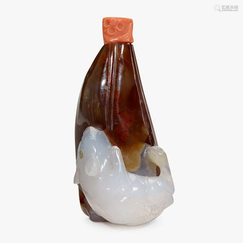 A Chinese agate 'squirrel' snuff bottle, qing dynasty