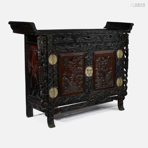 An elaborately carved export-style Chinese hongmu coffer table, late qing dynasty