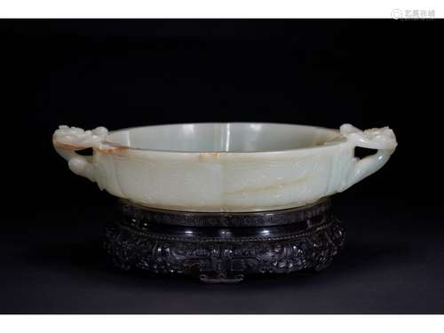 A LARGE IMPERIAL WHITE JADE 'DRAGON' WASHER