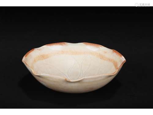 A DING-TYPE WHITE GLAZED 'FLOWER' BOWL