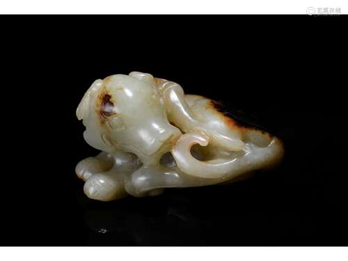 A WHITE AND RUSSET JADE CARVING OF DOG