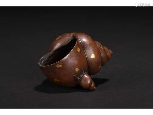 A GOLD-SPLASHED BRONZE CONCH SHELL CENSER