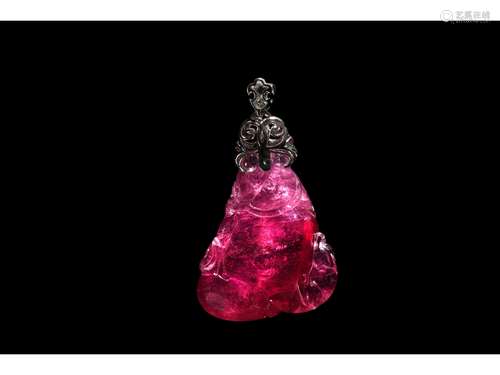 A LARGE TOURMALINE PENDANT