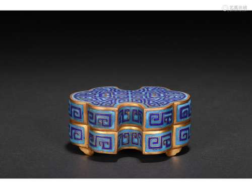 A CLOISONNE ENAMEL BOX AND COVER