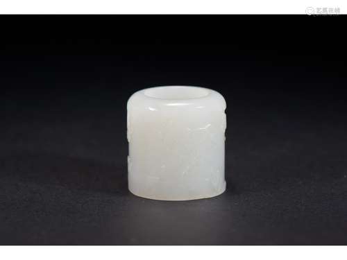 A WHITE JADE ARCHER'S RING