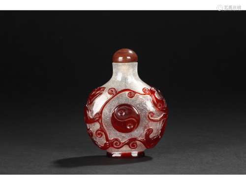 A RED OVERLAY 'TAIJI' GLASS SNUFF BOTTLE