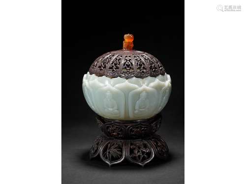 A WHITE JADE 'LOTUS PETAL' CENSER WITH ZITAN COVER