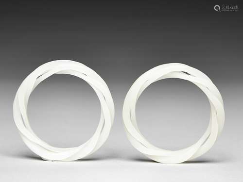 A PAIR OF TRI-BAND WHITE GLASS BANGLES