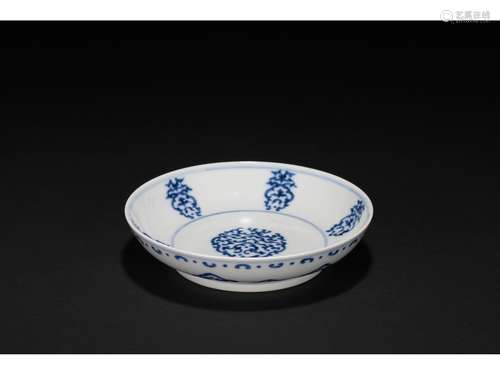 A BLUE AND WHITE 'SHOU' DISH