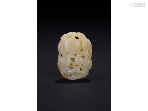 A WHITE JADE CARVING OF MONKEY AND PEACH