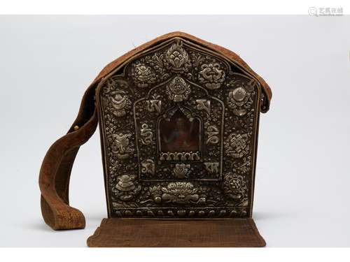 A COPPER TIBETAN TRAVELING SHRINE GAU BOX