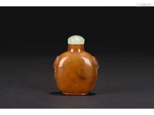 AN AGATE SNUFF BOTTLE