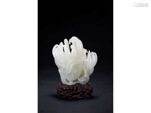 A WHITE JADE CARVING OF FINGER CITRON