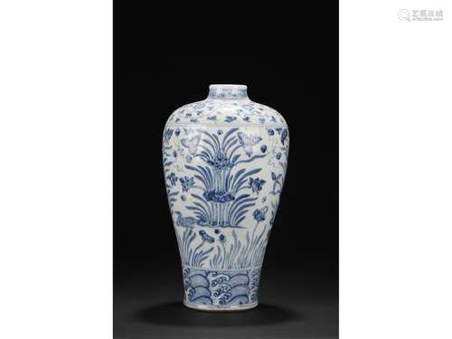 A BLUE AND WHITE VASE