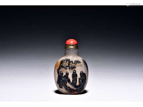 A CARVED AGATE SNUFF BOTTLE