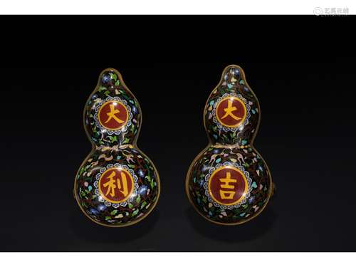 A PAIR OF CLOISONNE ENAMEL DOUBLE GOURD BOXES