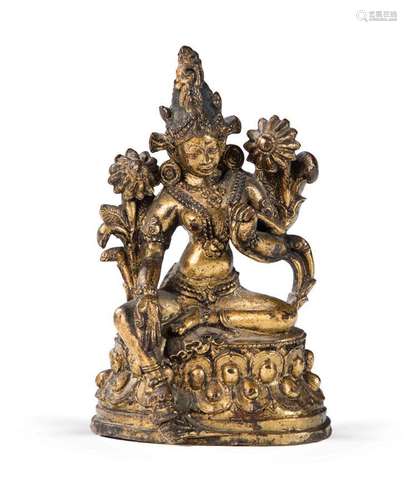 PETITE STATUETTE DE TARA EN BRONZE DORÉ SINO-TIBÉTAIN OU MONGOLIE XVIIème SIÈCLE