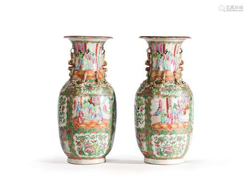 PAIRE DE VASES EN PORCELAINE DE CANTON CHINE, FIN DU XIXème SIÈCLE