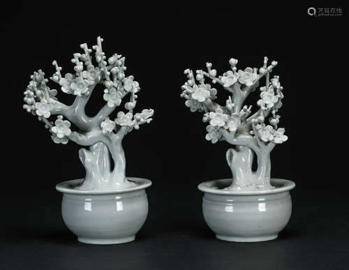 Qing<br>A Pair Of Dehua ‘Plum Flowers’ Jardiniere