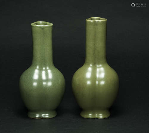 Early 20th Century - A Pair Of Teadust-Glazed Vases